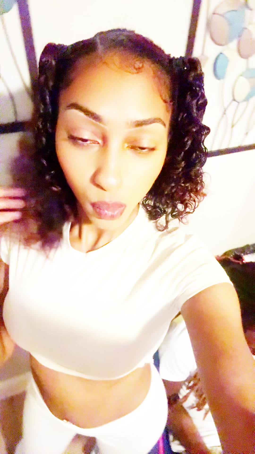 @theprettycapari