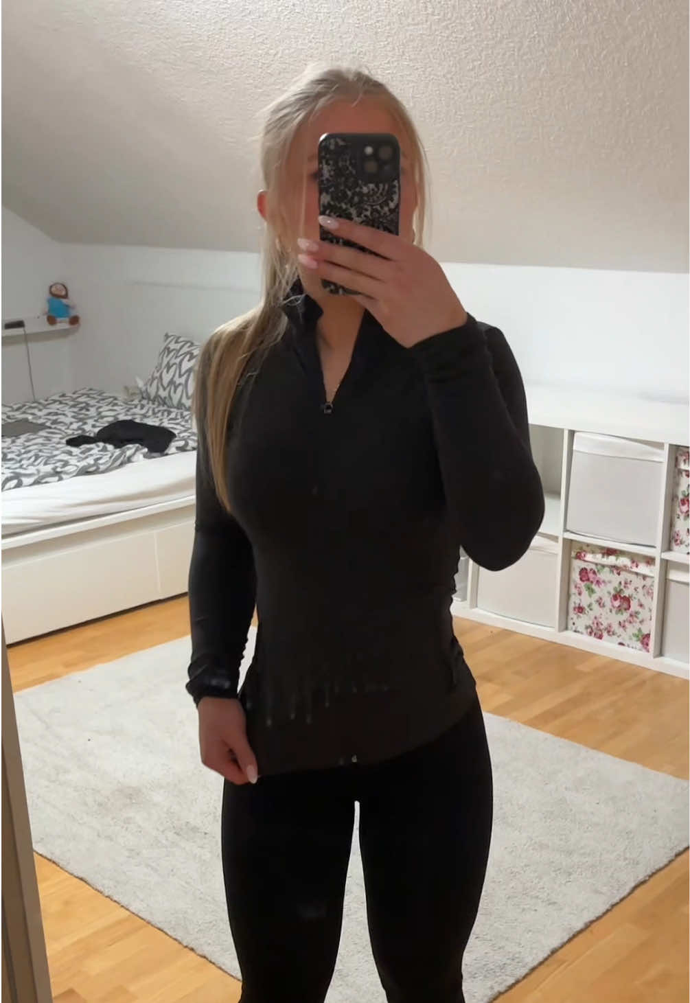 @hannahnik_10 &dagger;