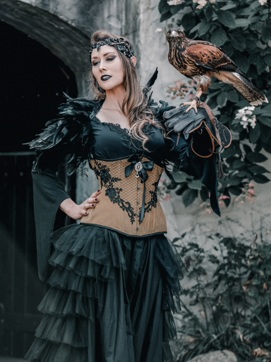 @LadyThorn_LadyLounge