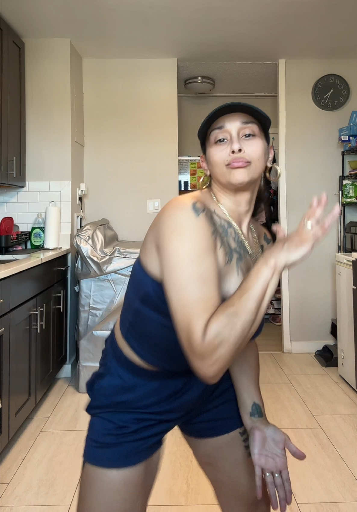 @momof4