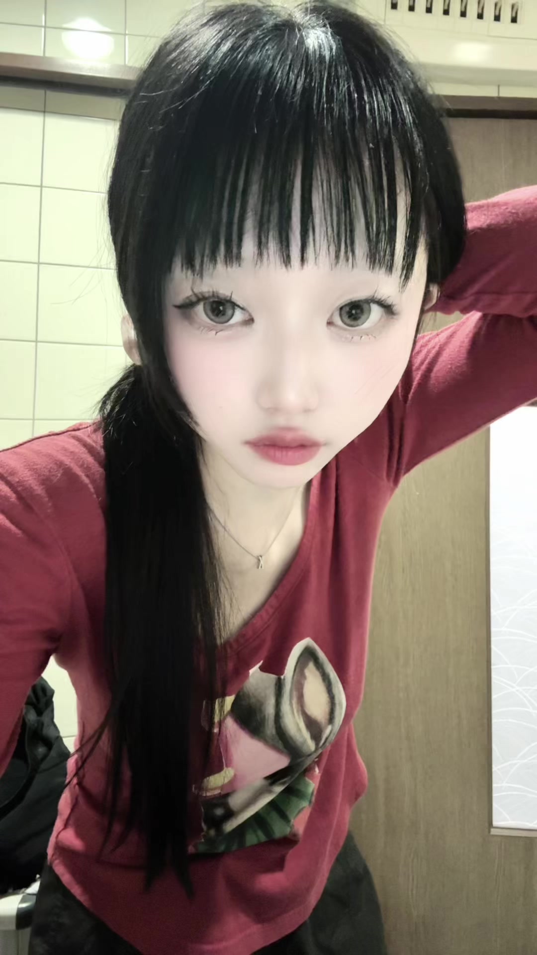 @か