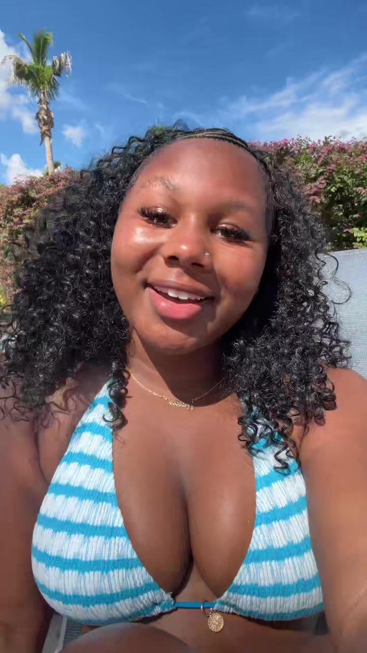@arielleenicole