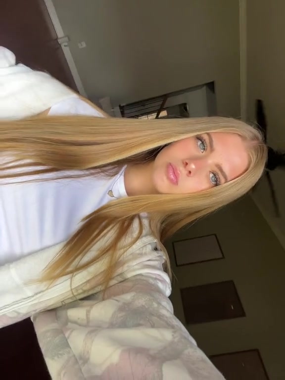 @julinextdoor