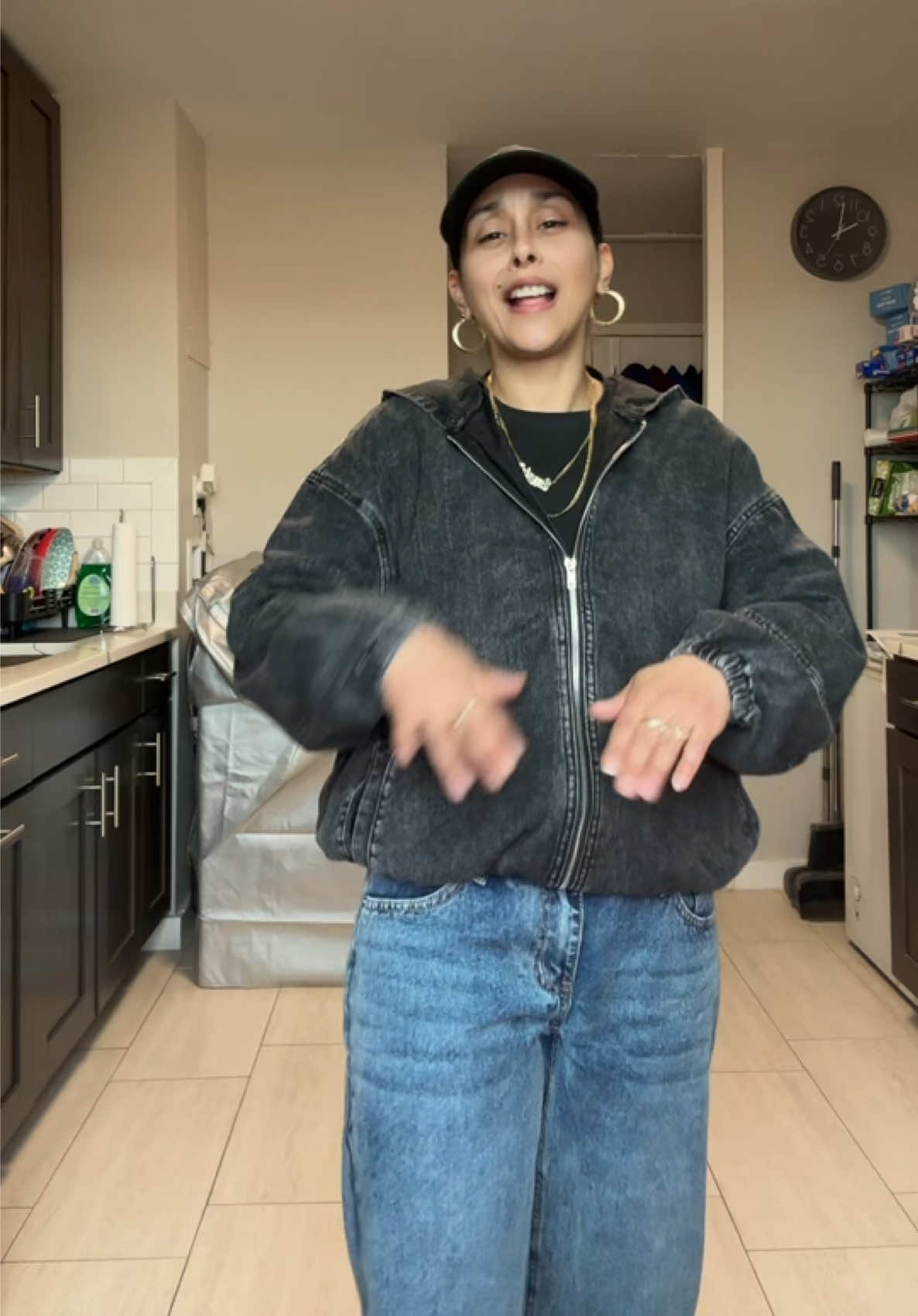 @momof4