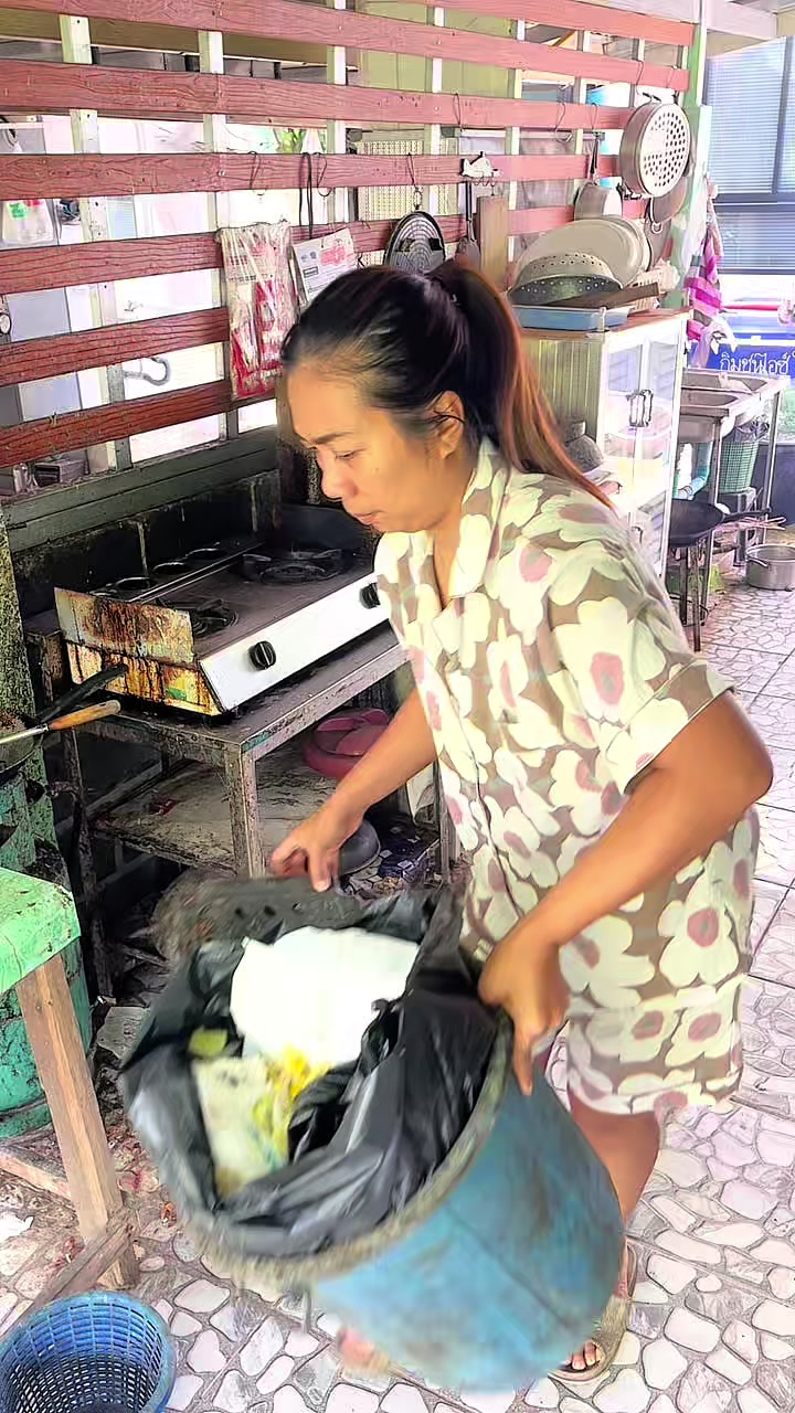 @เหม่งจ๋ายธุรการโรงเรียน