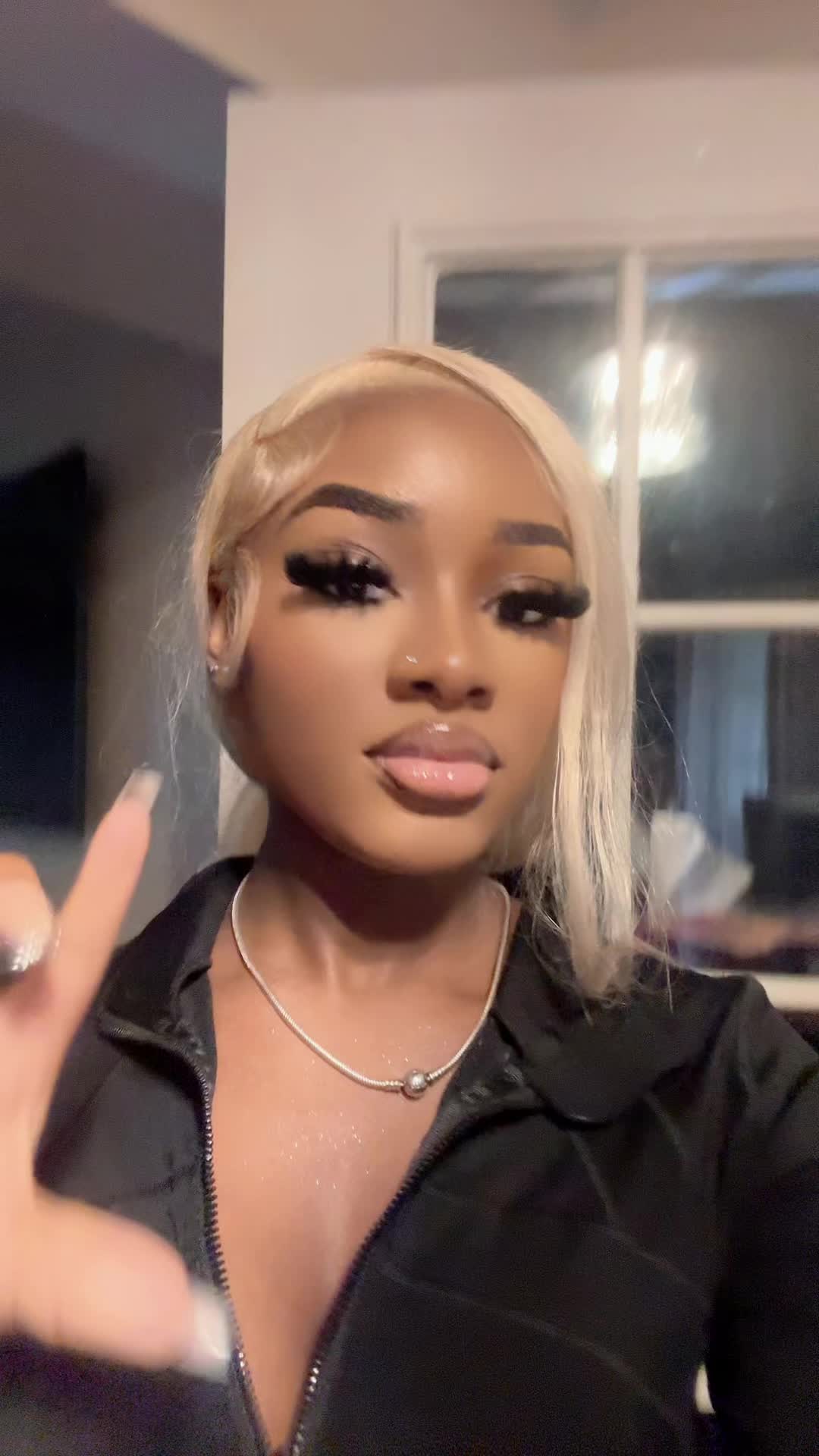 @robyn.