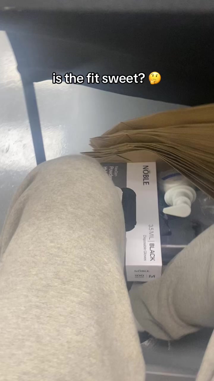 @￼