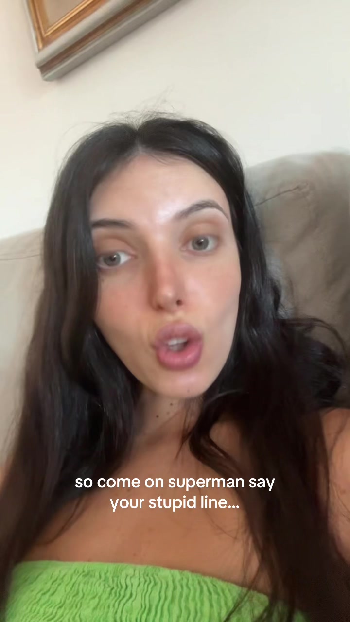 @vickyllana_
