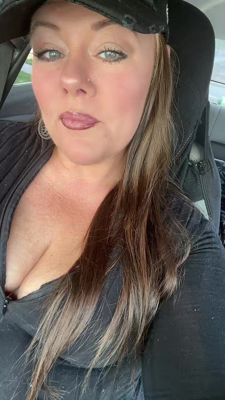 @LuckyMarie