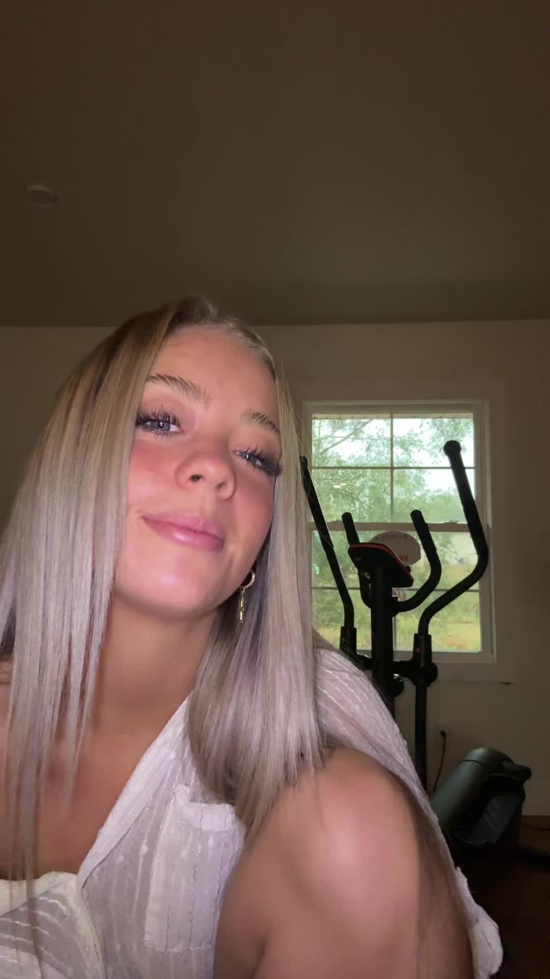 @Katiehawkinscr