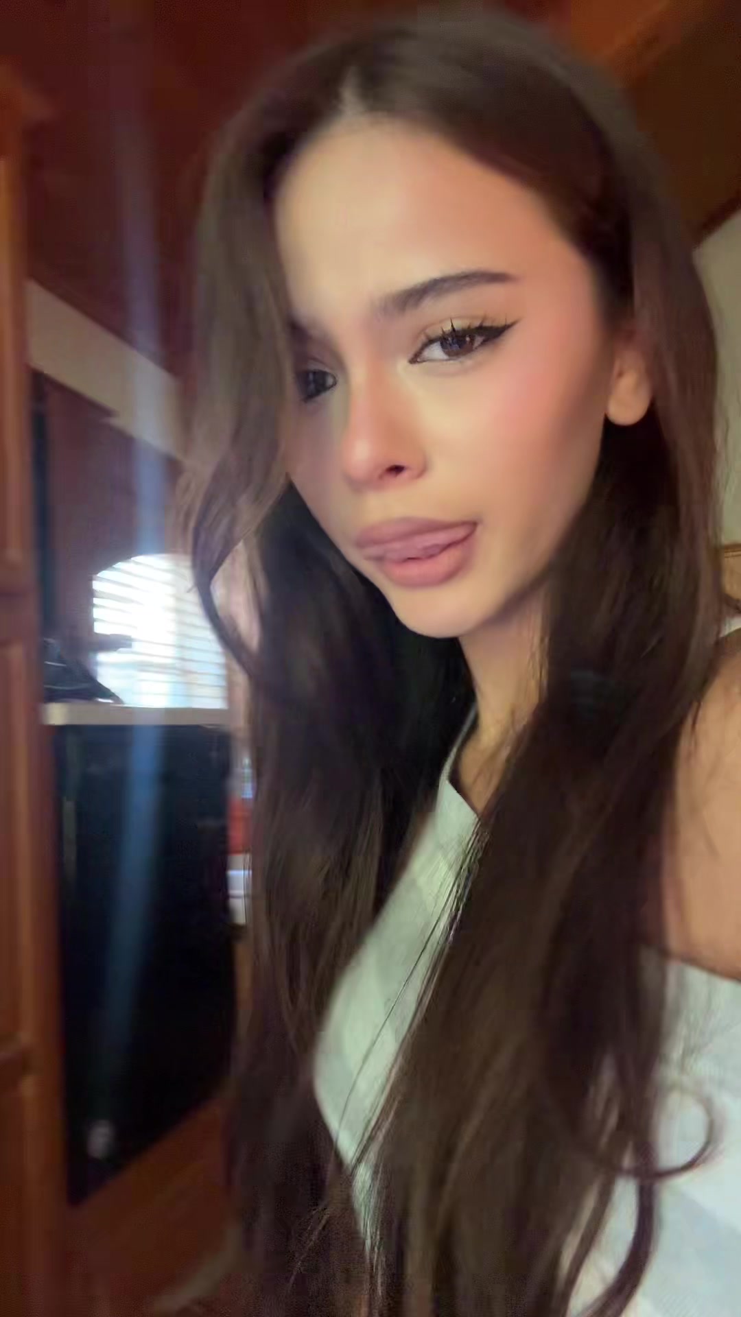 @bella