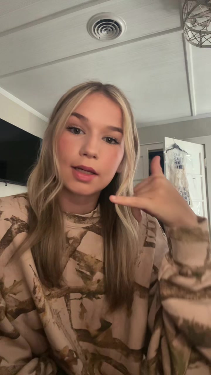 @𝙰𝚟𝚊 𝚋𝚛𝚎𝚠𝚜𝚝𝚎𝚛 <3