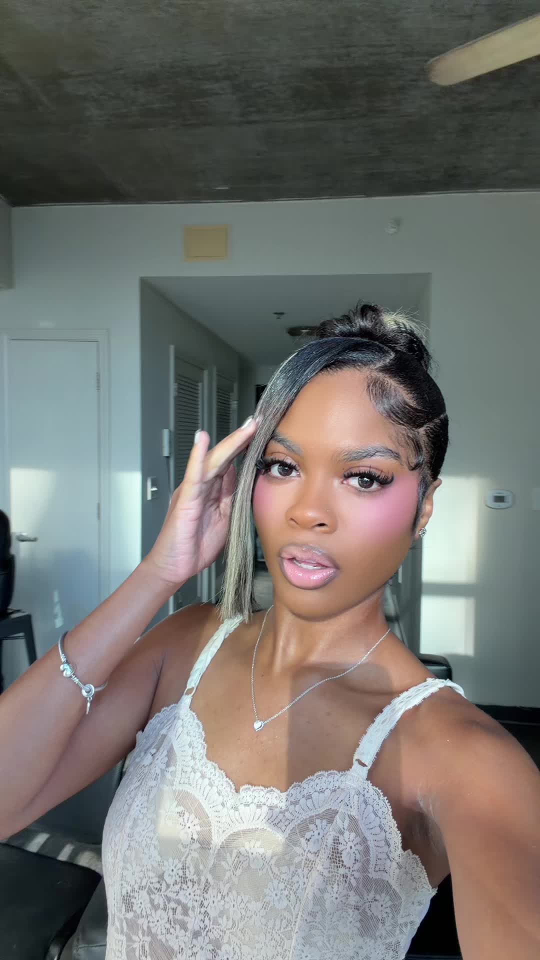 @kelsionaee