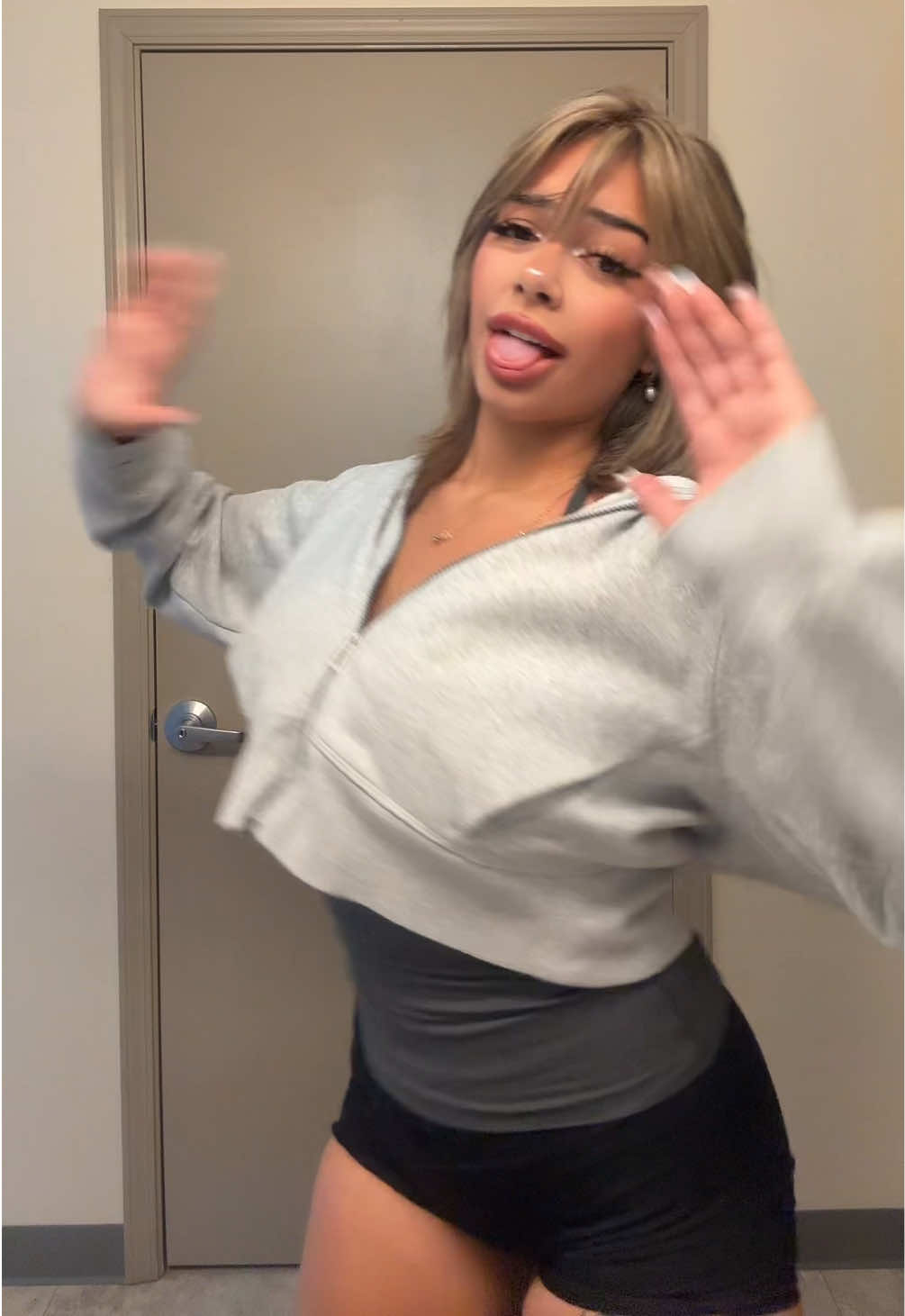 @༯