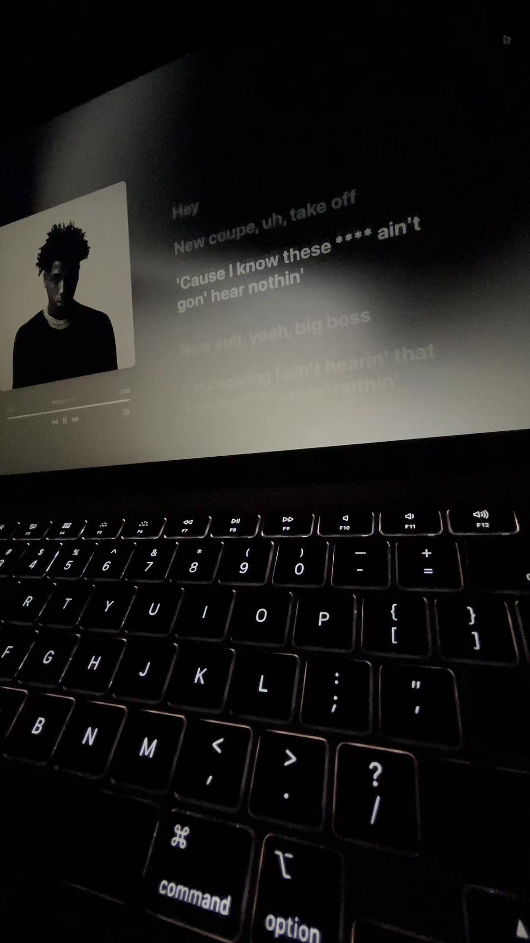 @🎧