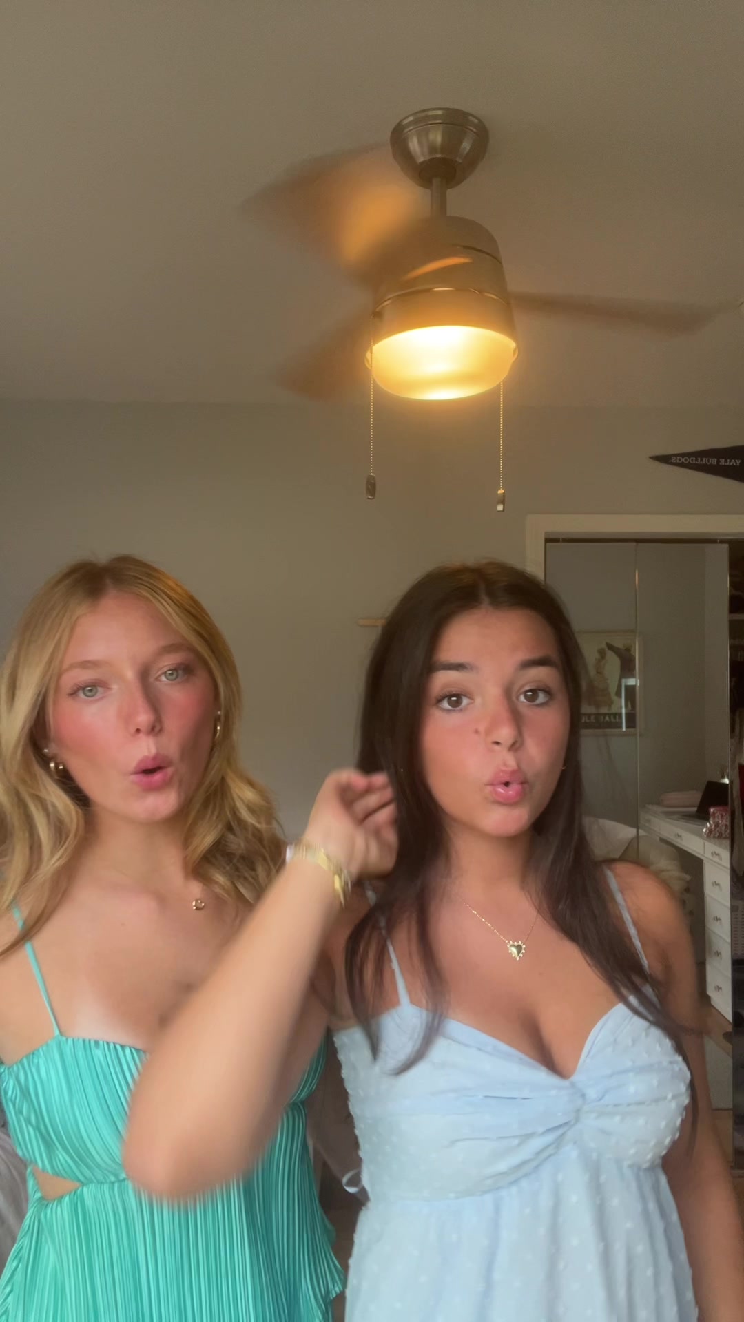 @lolaxcora