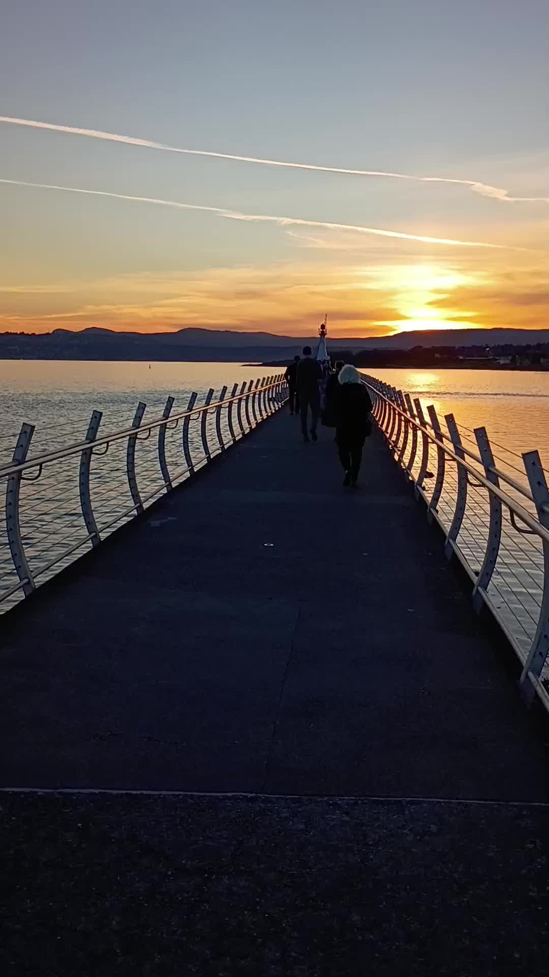 @SunsetWanderer🌅