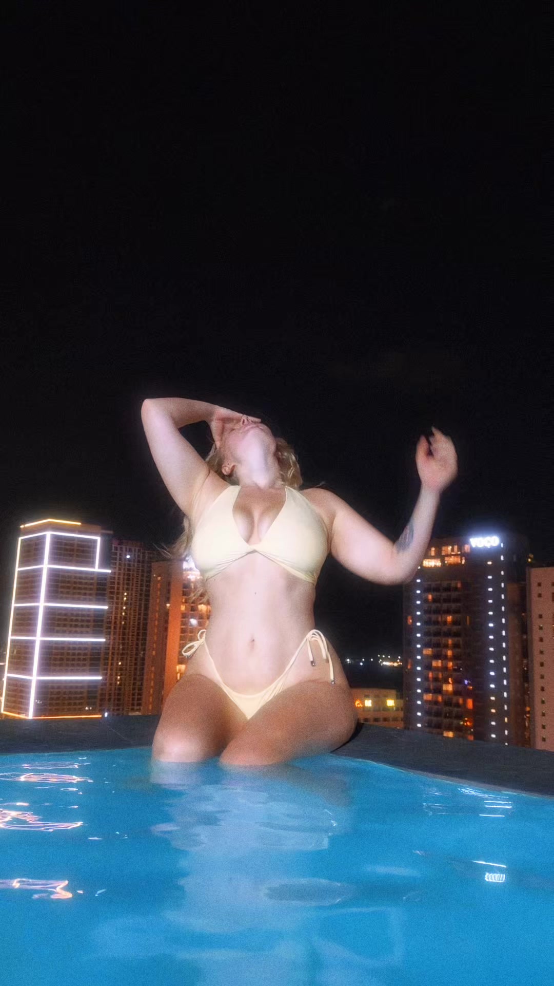 @Curvy woman 🤍