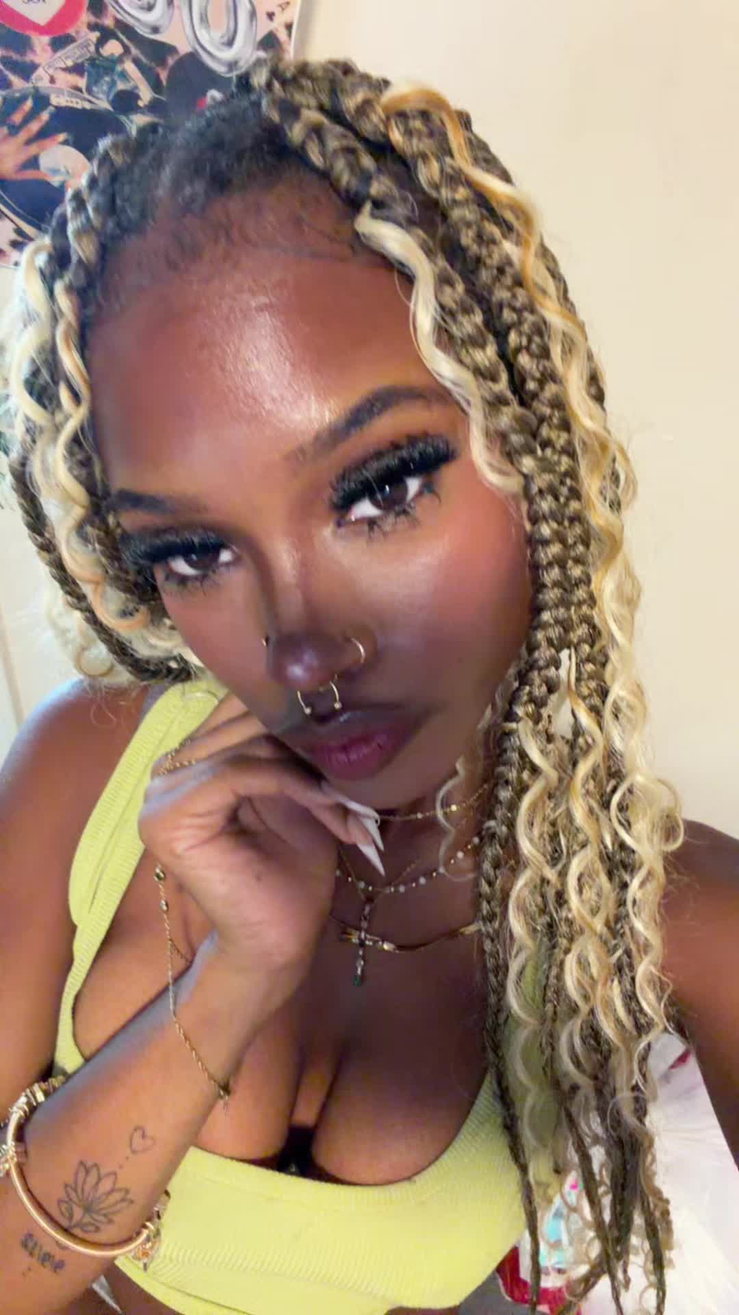 @bareleehere