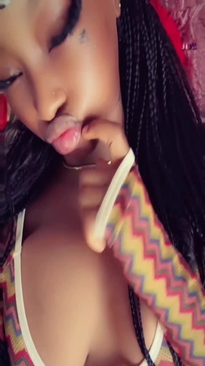 @C🥺H💕I 🖤🎀