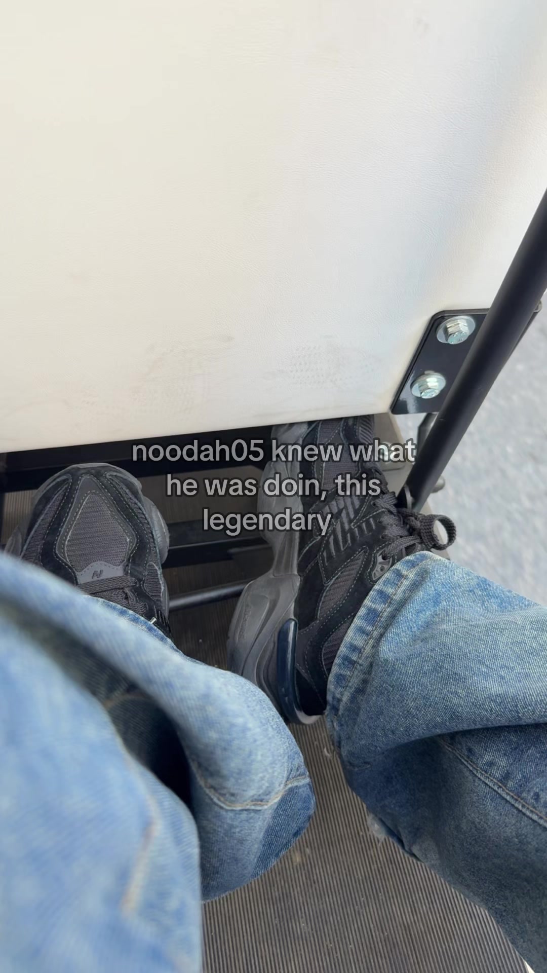 @𝔰𝔬𝔭𝔥𝔦𝔞 𝔷𝔢𝔯𝔪𝔢𝔫𝔬
