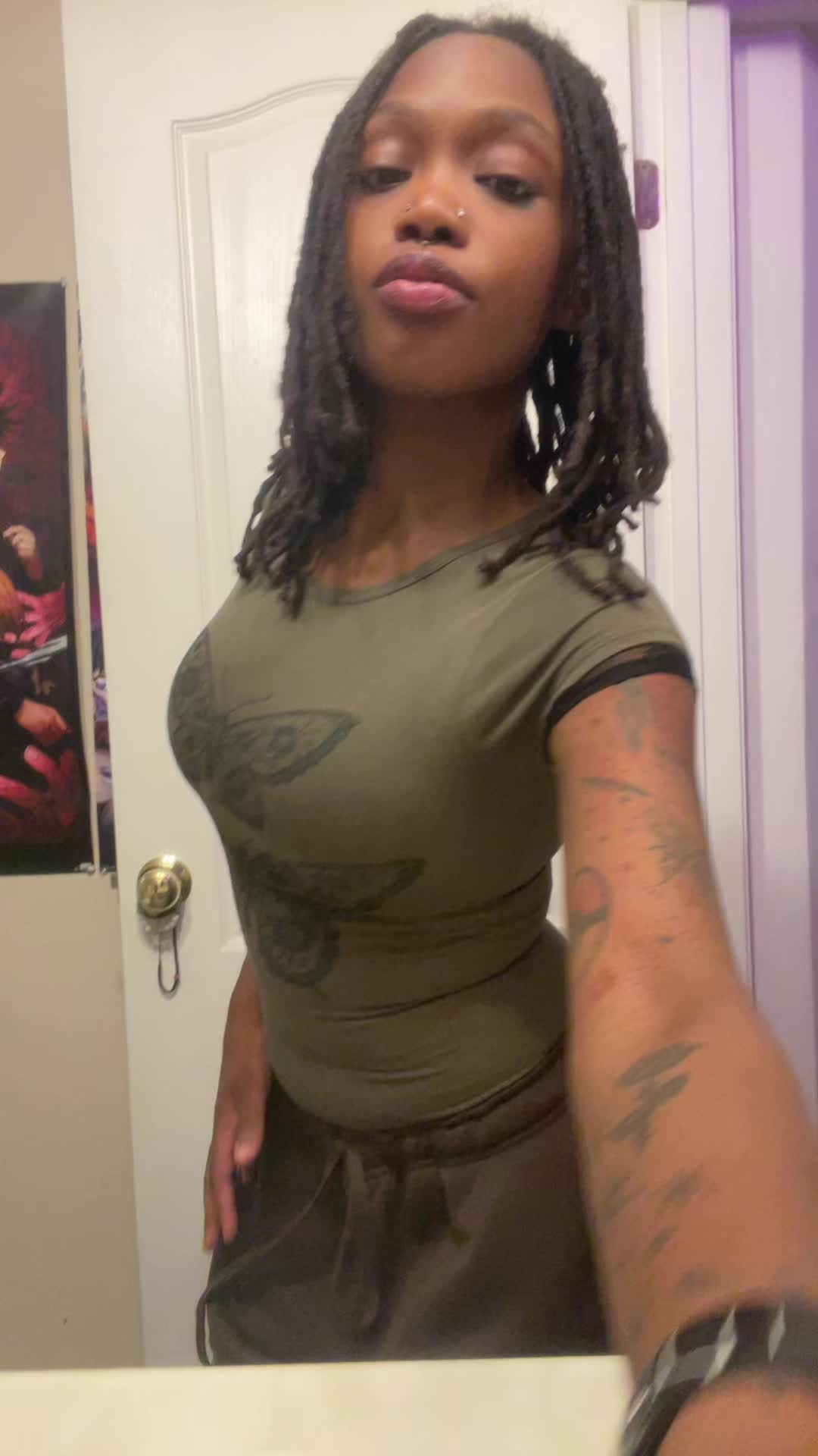 @:3