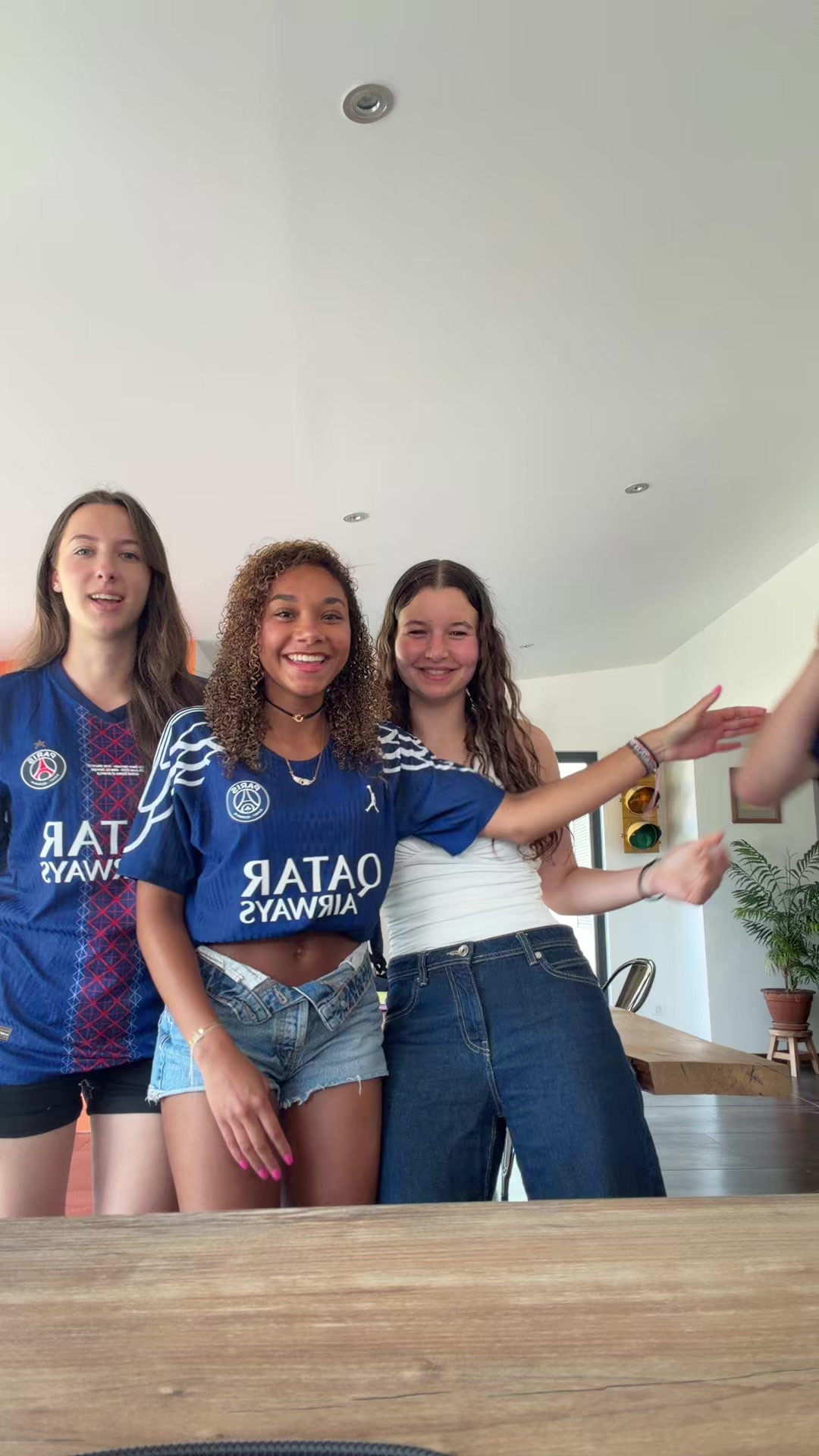 @𝐥𝐨𝐮𝐧𝐚🇨🇫🇲🇶