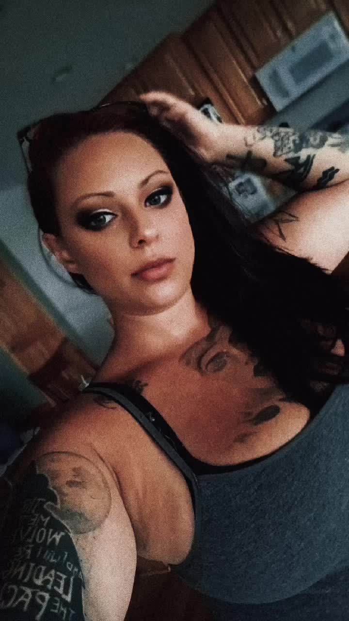 @Courtney🖤🩶🤍