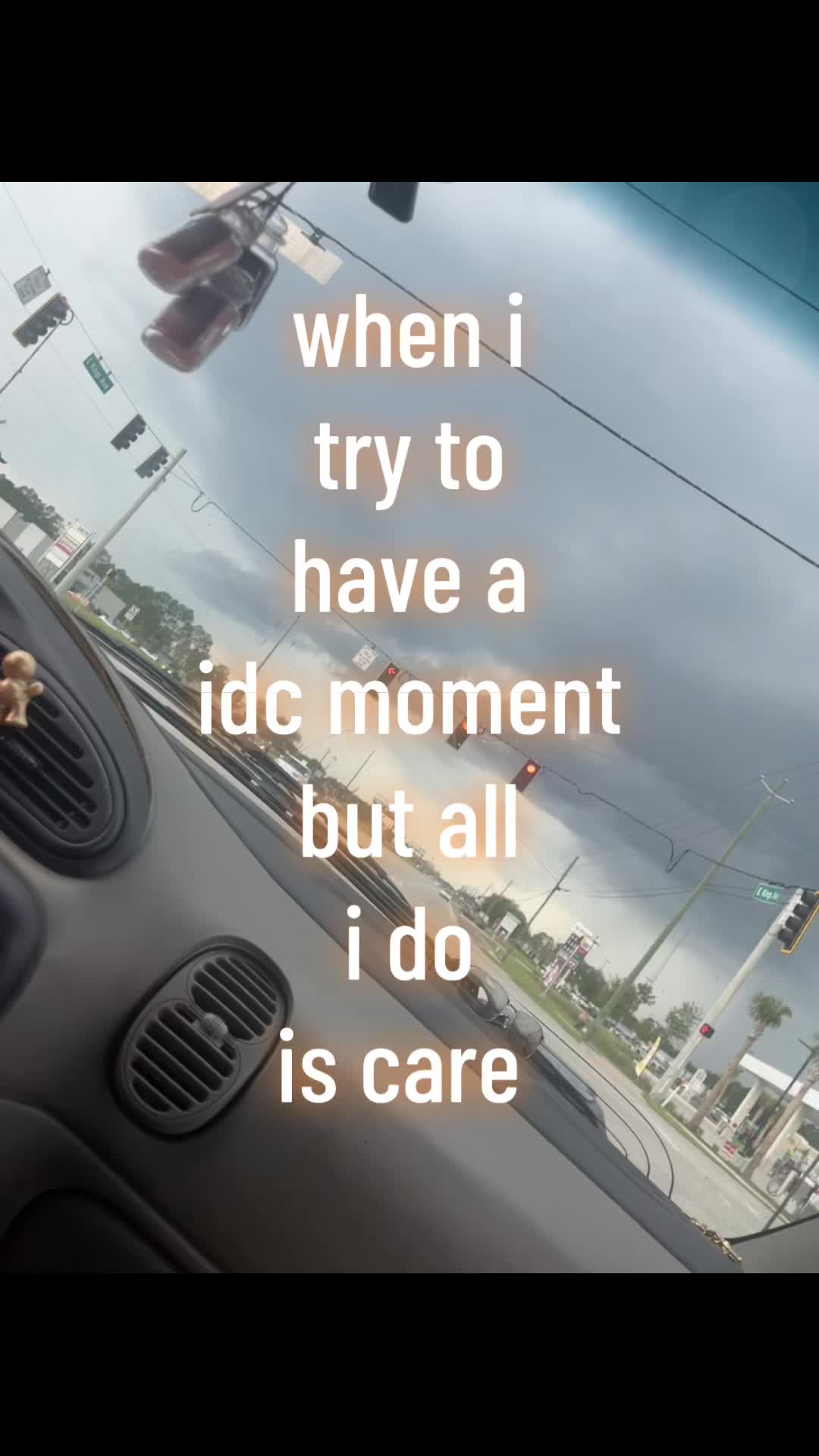 @•