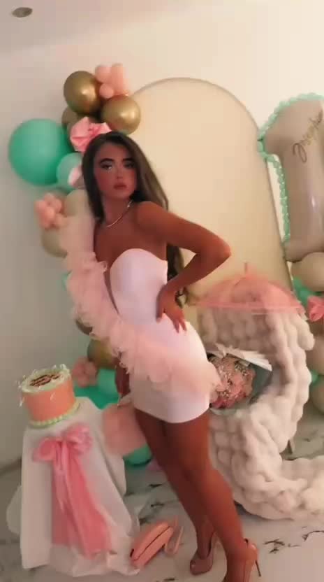 @JosephineLowther_
