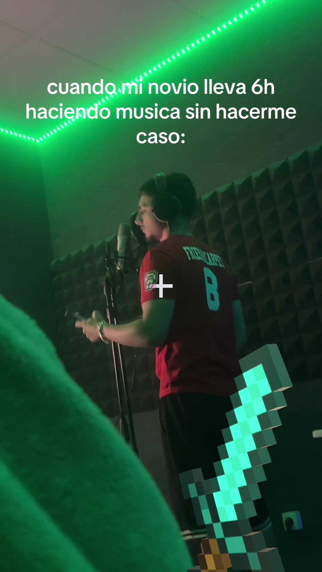 @🦦
