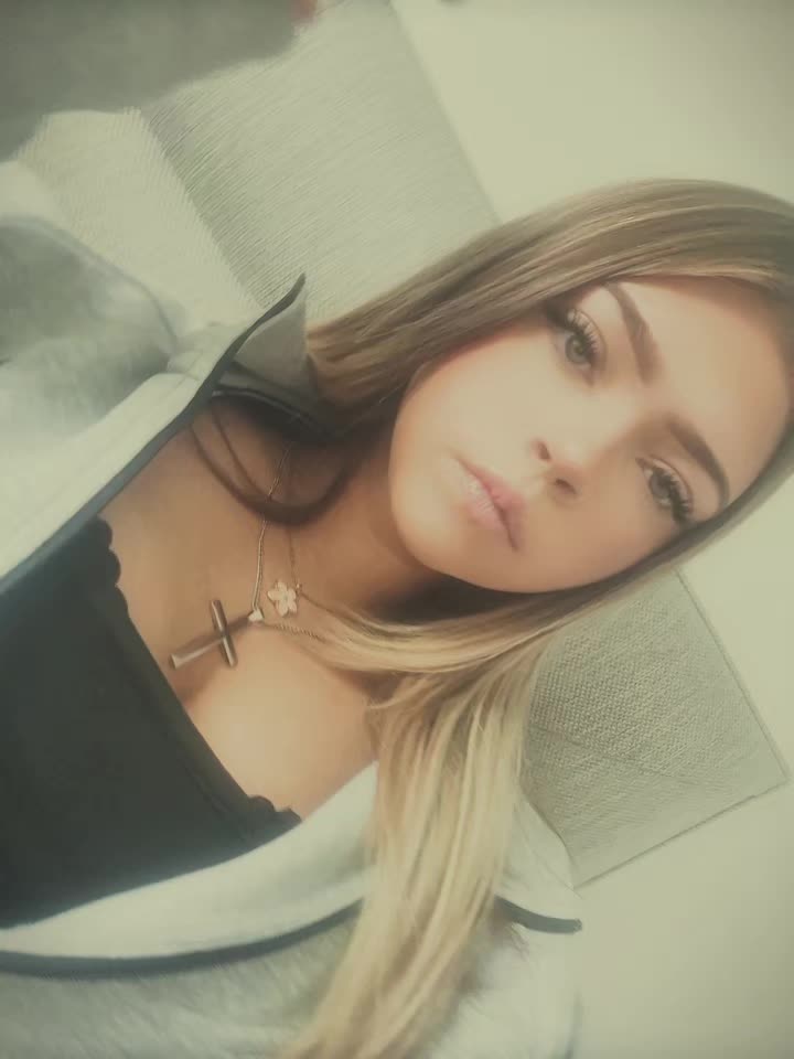 @🪽👱&zwj;♀️