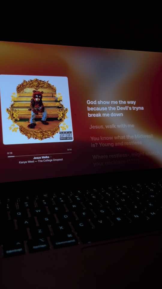 @🎧