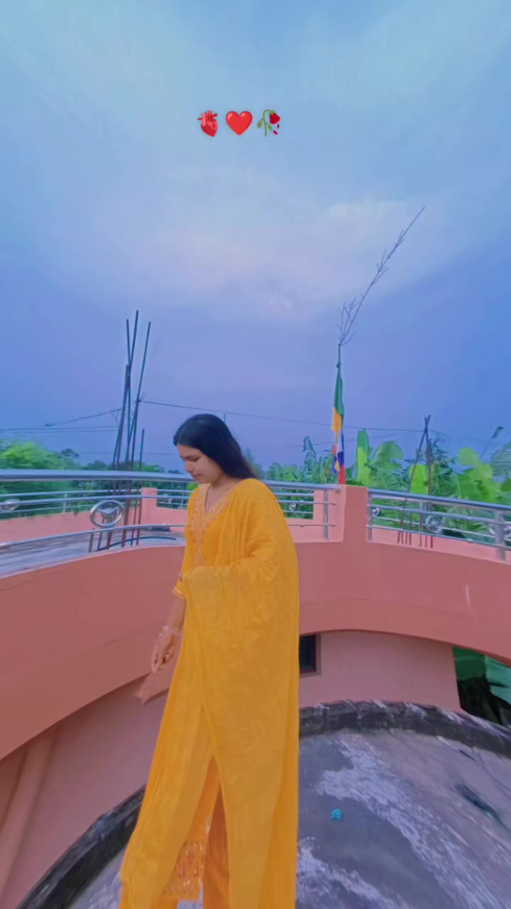 @👑pinky pahari 🍁💚🥀