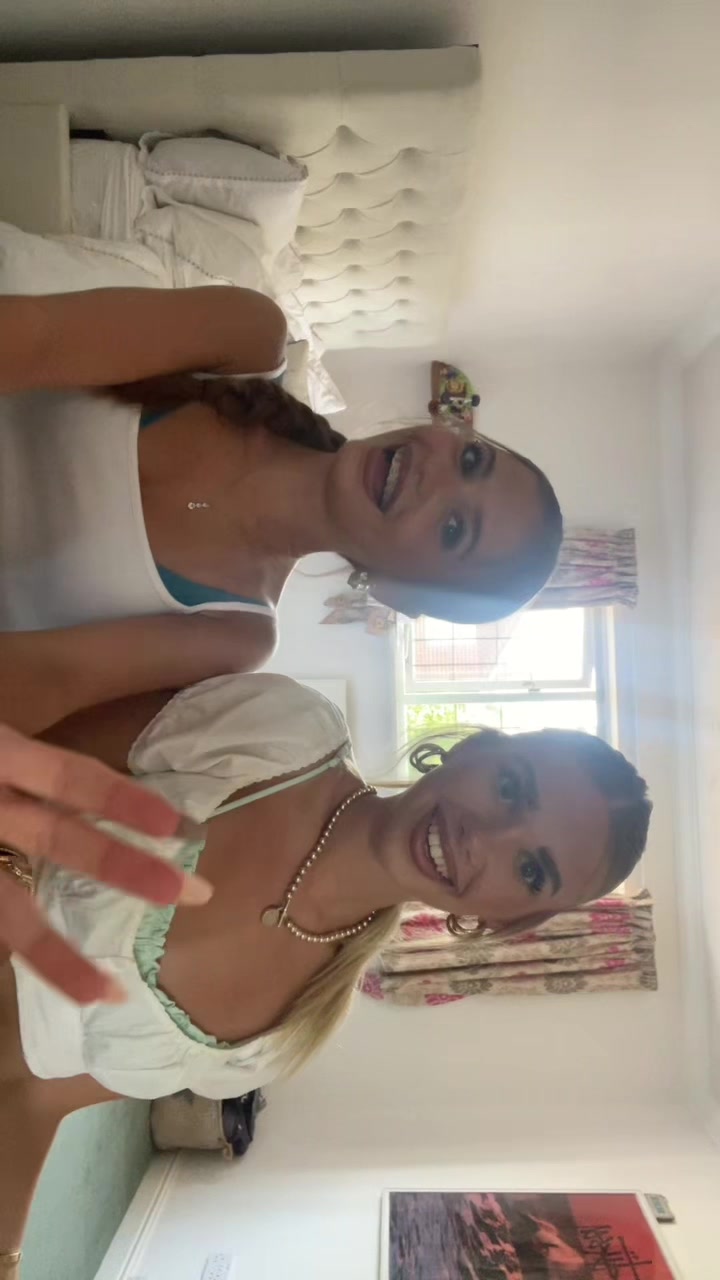 @Violet and Lexie ๐ฆ๐ฆ