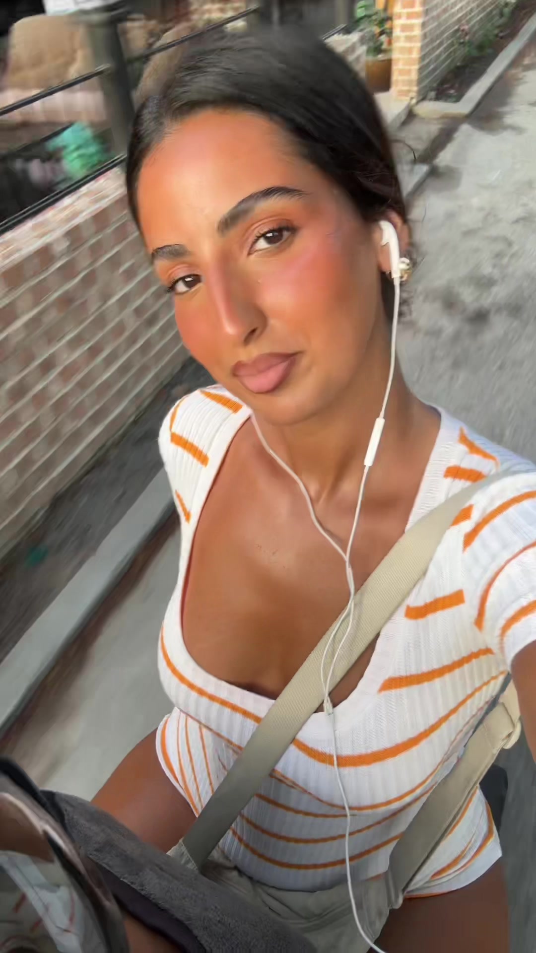 @Adjé