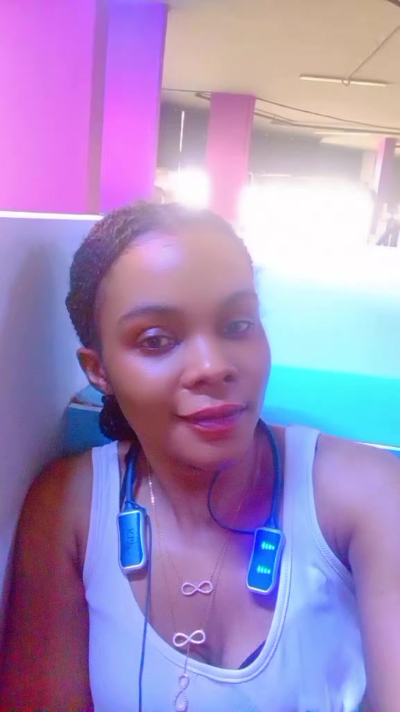@happy gal 256