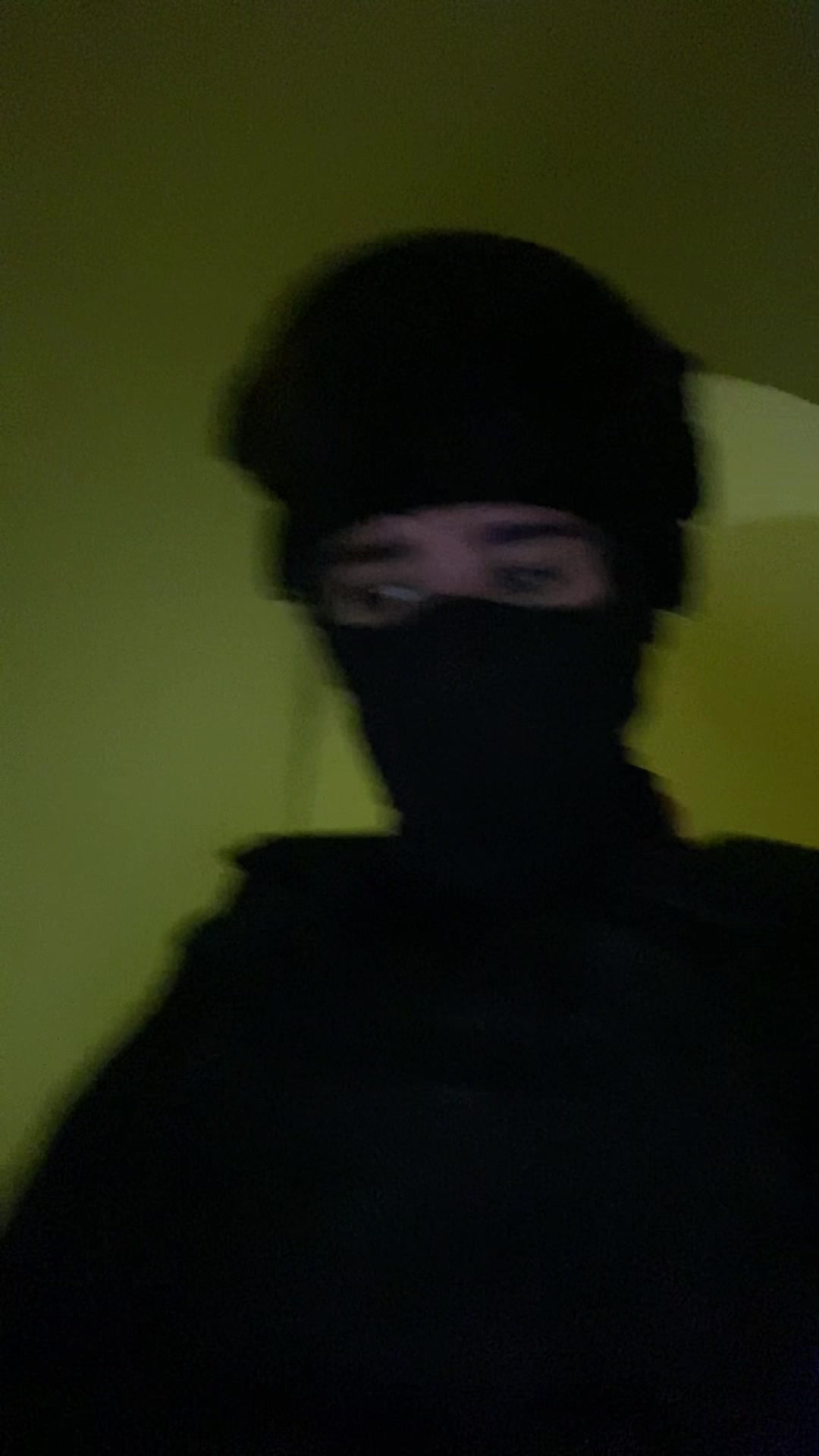 @╰‿╯
