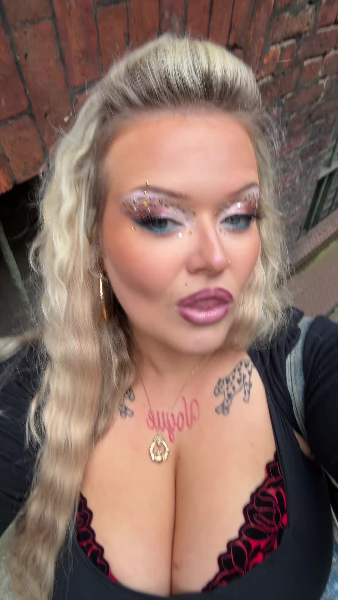 @lianesworldxo
