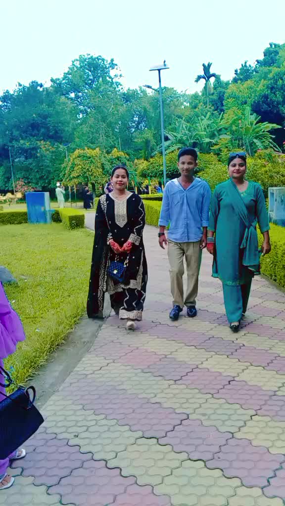 @Aliya Khan