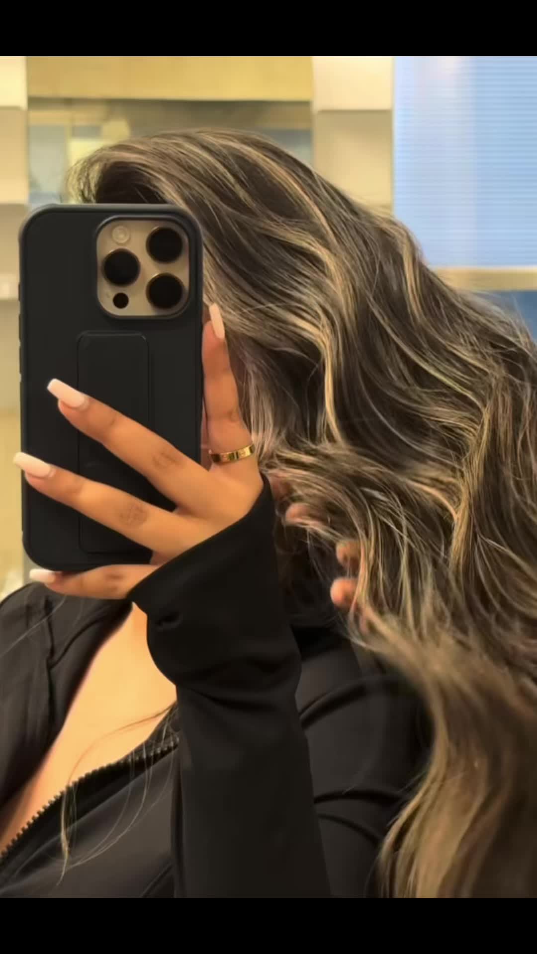 @Cornelasalon_