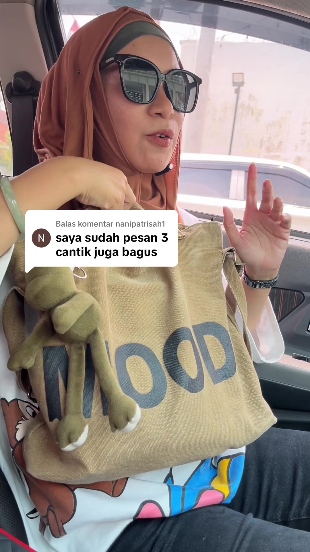 @LELI si paling TAS dan SANDAL
