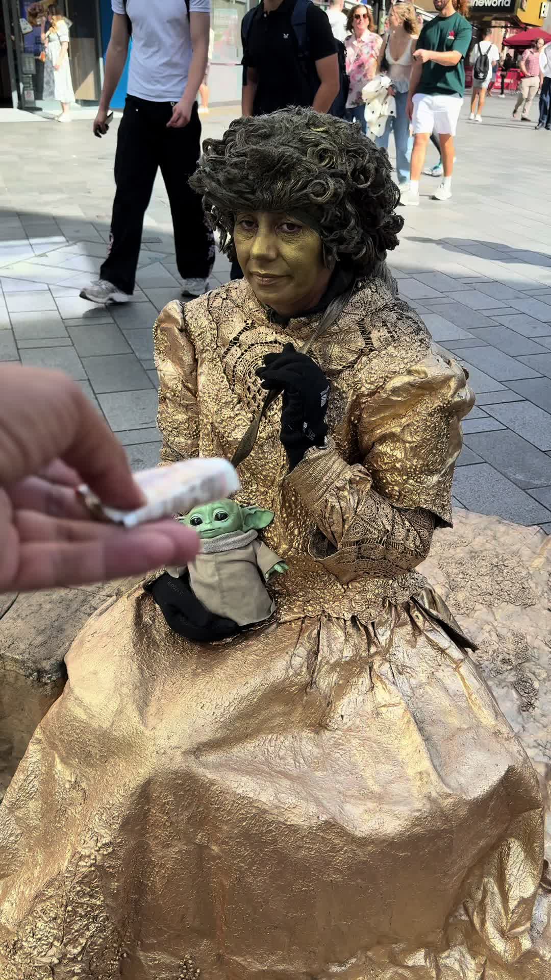 @goldenladystatue