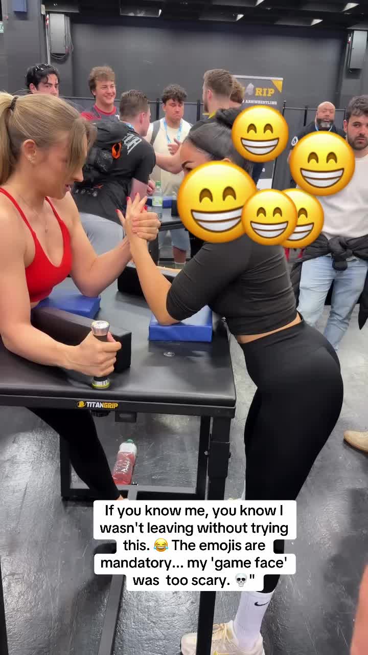 @EllxFit