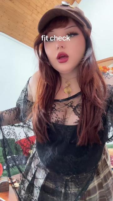 @hols🖤🕷️