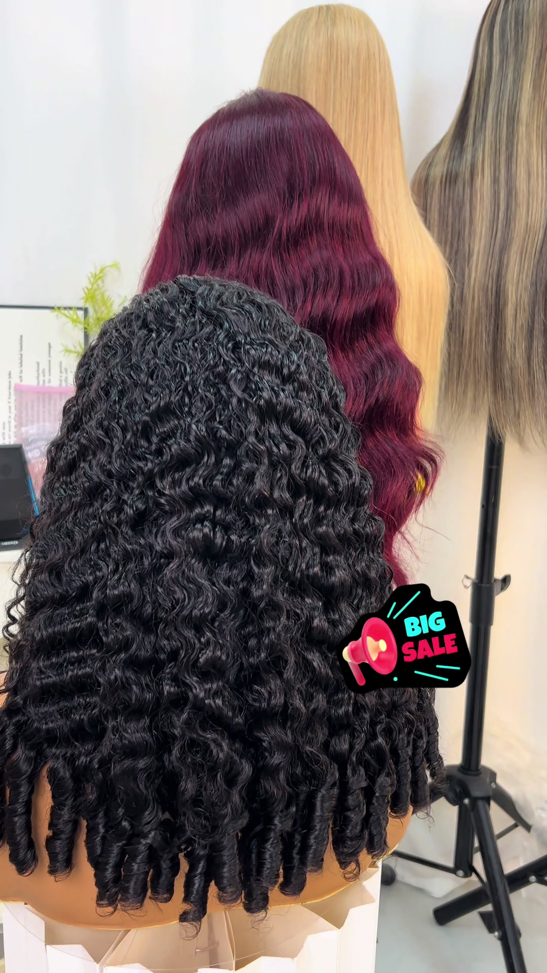 @tinashehairwigs_