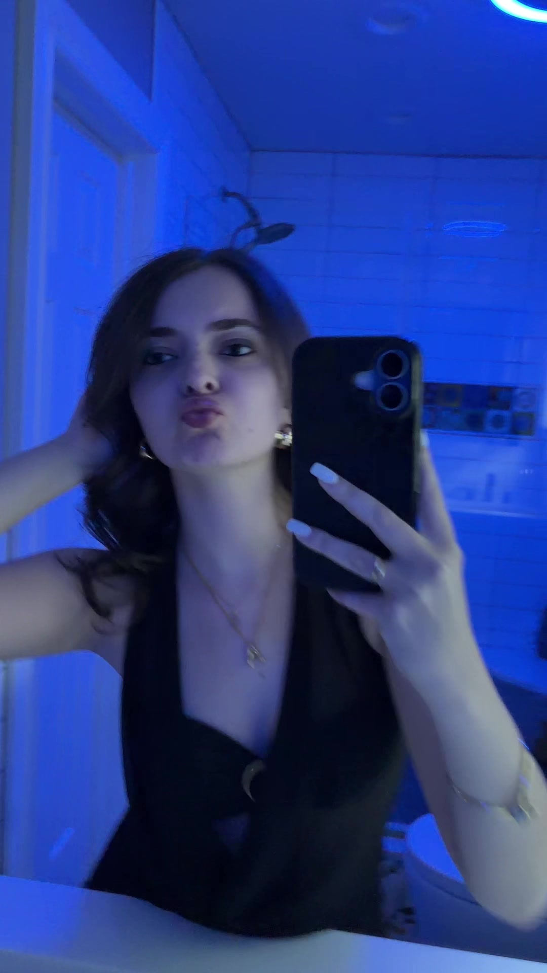 @Ava