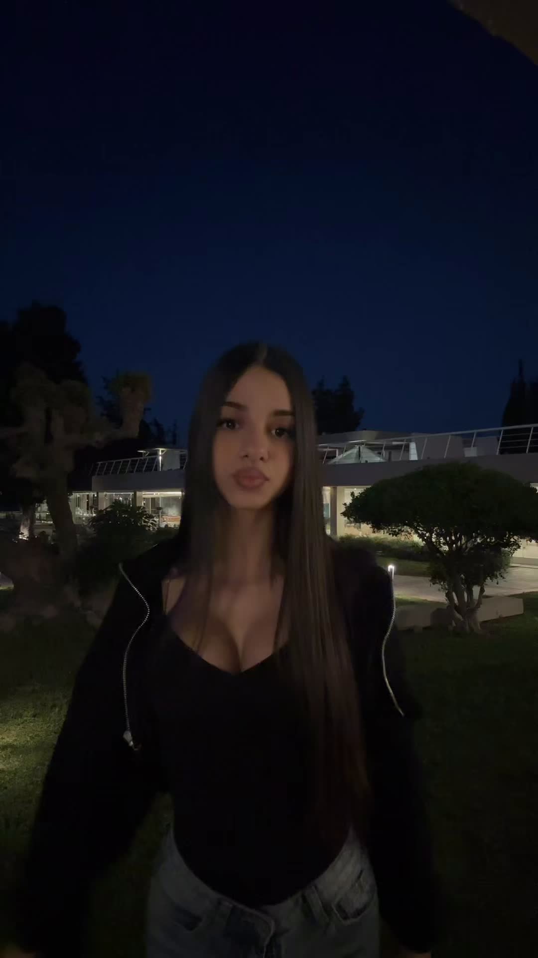 @𝑒𝓁𝑒𝒻𝓉𝒽𝑒𝓇𝒾𝒶