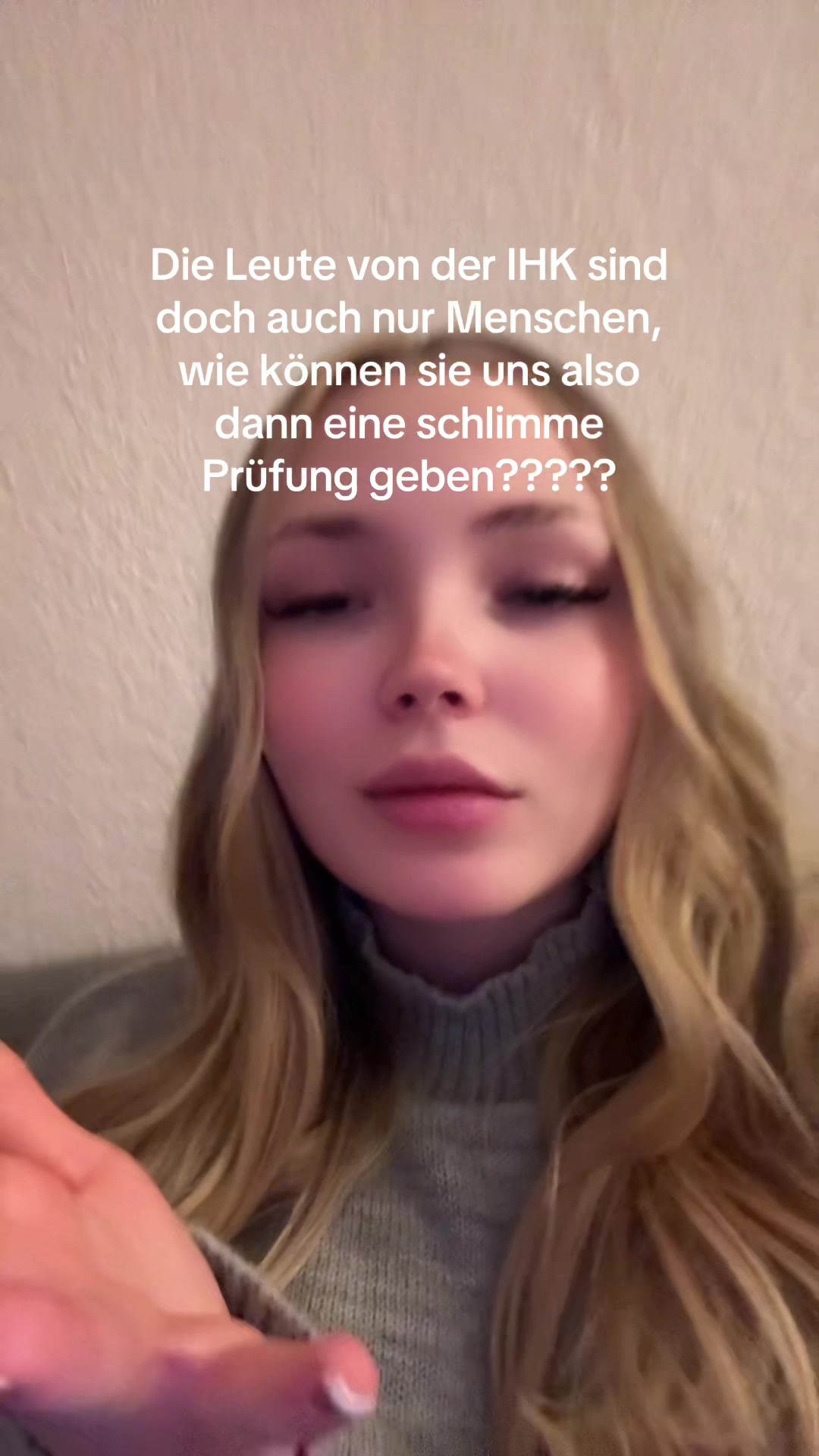 @J e l l a