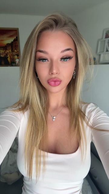 @Hancsi_._